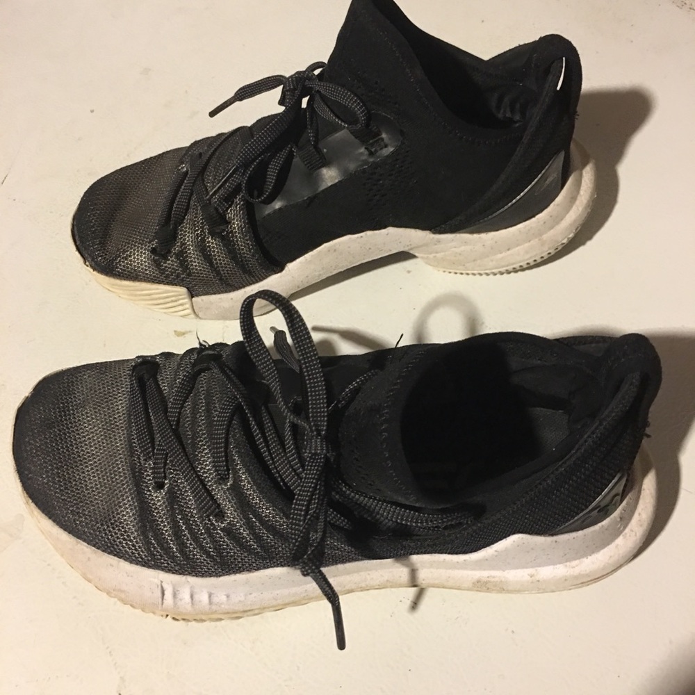 Steph Curry boys sneakers size 4